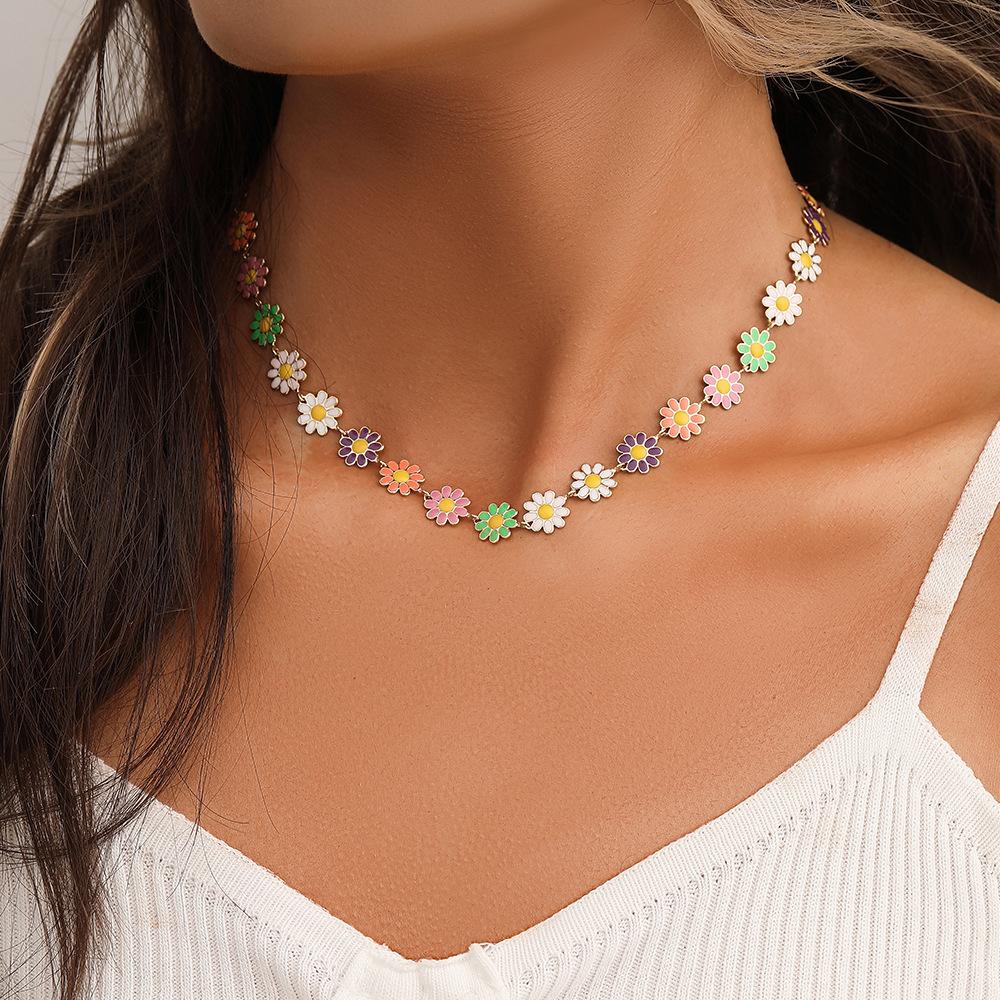 Fashion and simple short neck chain color dripping oil daisy flower clavicle chain necklace pastoral