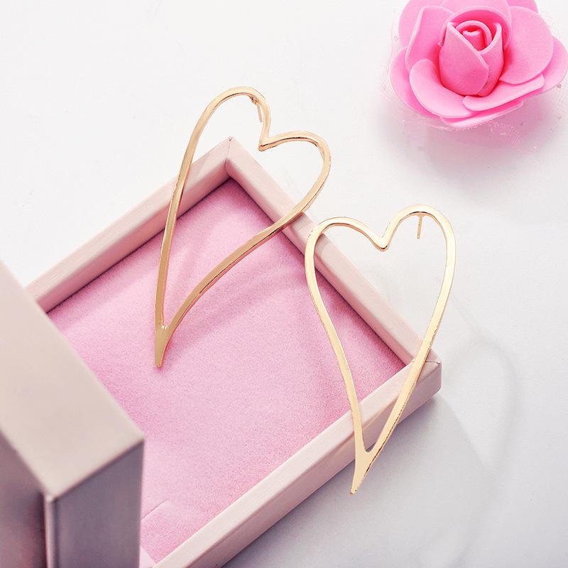 Personality Hollow Heart Earrings Simple Temperament Metal Peach Heart Stud Earrings