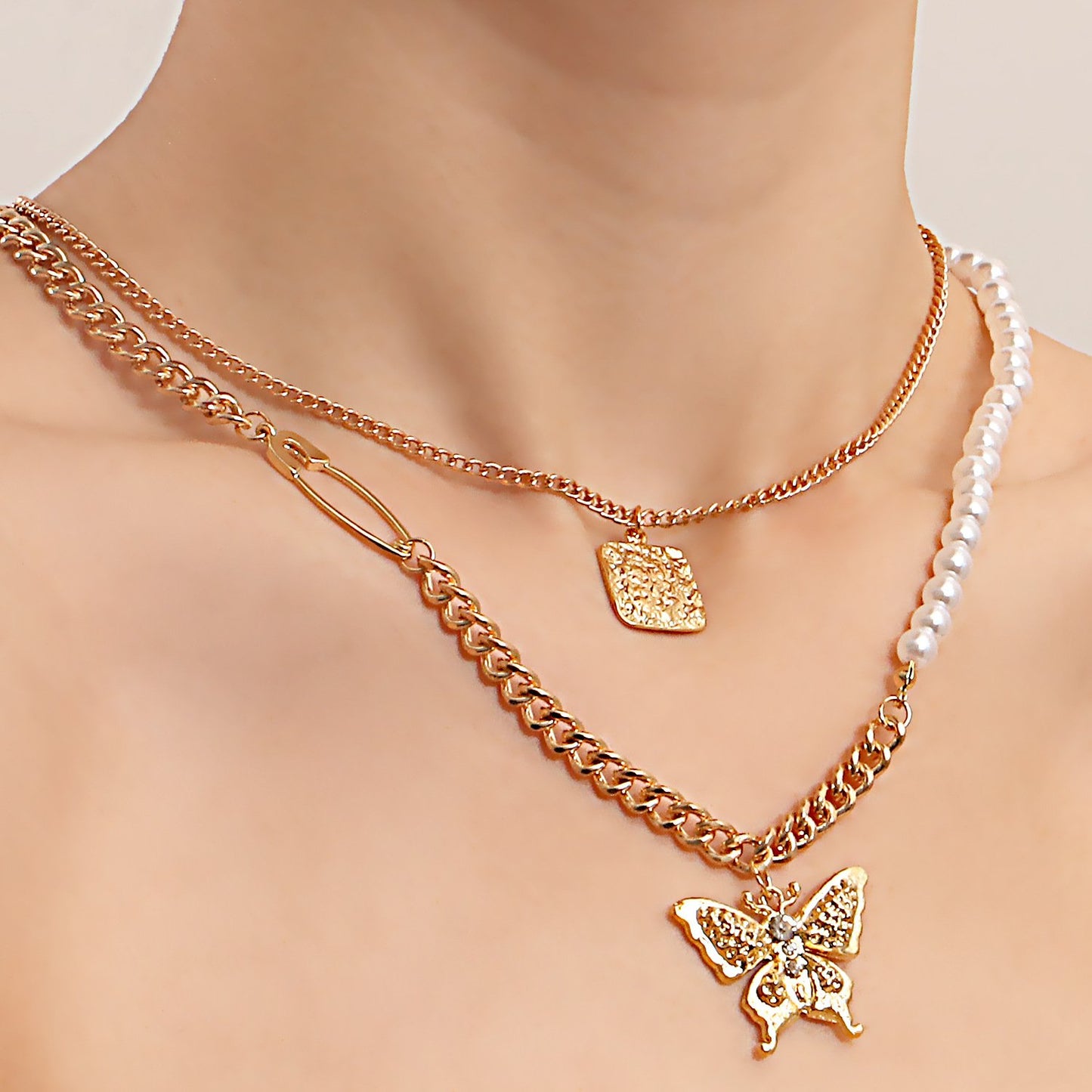Jewelry punk double-layer micro-inlaid diamond butterfly pendant necklace female ins imitation pearl necklace