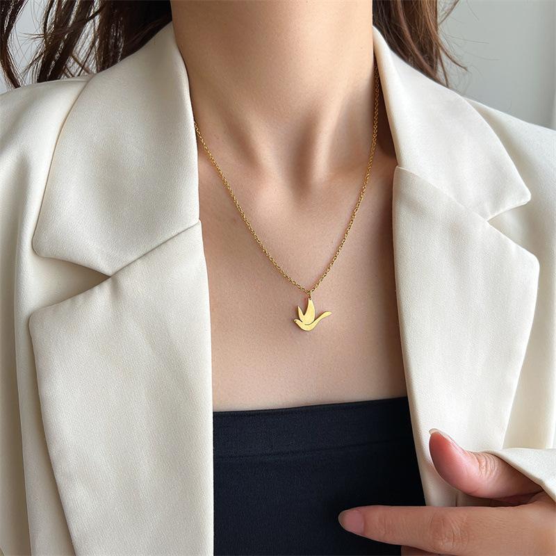 Stainless Steel Bird Pendant Necklace Female Peace Pigeon Clavicle Chain Animal Pendant Simple