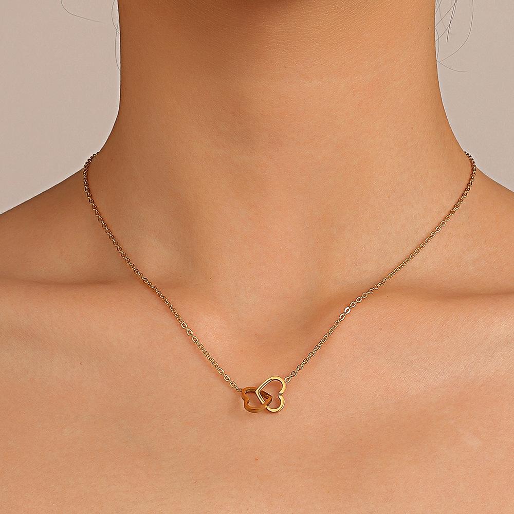 Double ring love interlocking necklace women's fashion light luxury metal geometric heart-shaped pendant sweater chain ins trendy clavicle chain