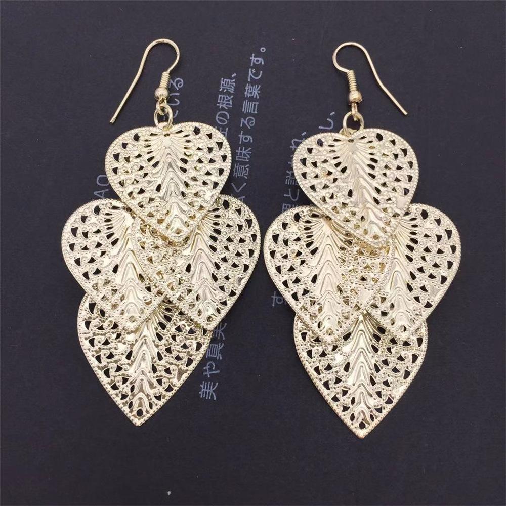 Retro Hollow Heart Love Earrings Girly Heart Pop Earrings Christmas Ball