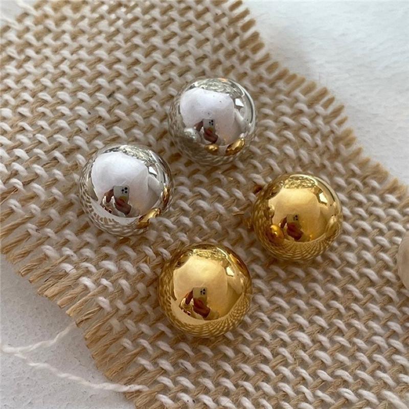 Ins blogger fever with the same French cold metal ball personality versatile earrings 925 silver needles