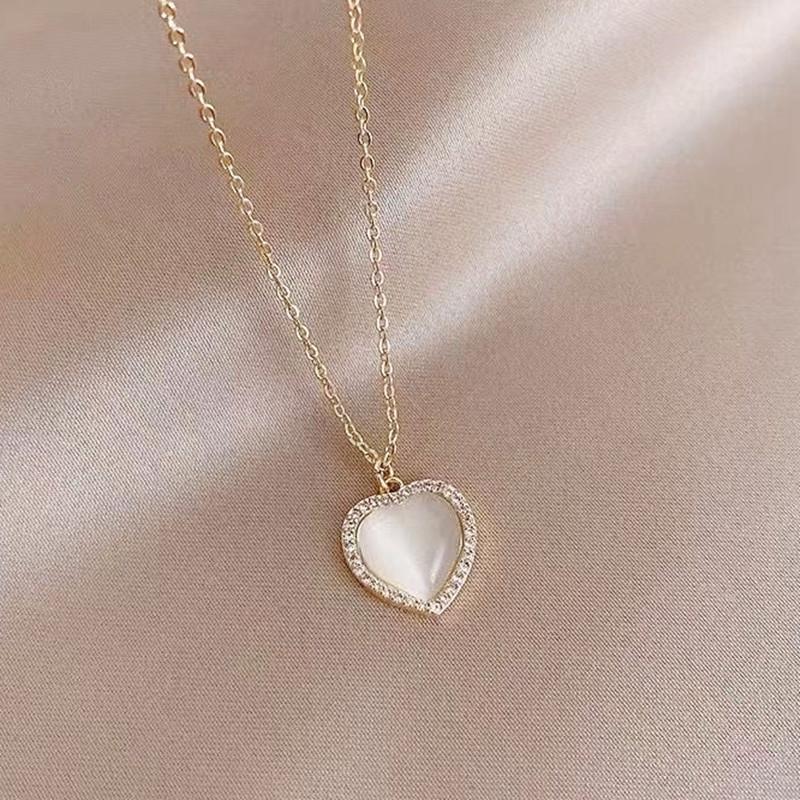 Simple Opal Heart Necklace Female Light Luxury Design Sense Net Red Little Peach Heart Clavicle Chain