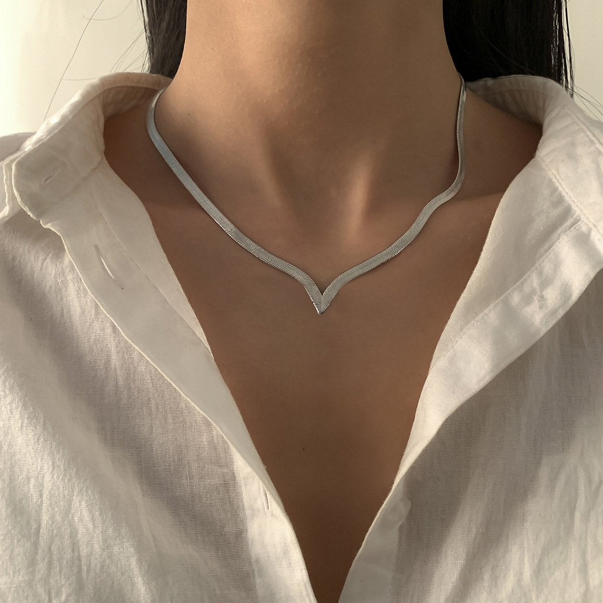 Jewelry Retro Hip Hop Flat Snake Bone Chain Necklace Simple Geometric V-shaped Single Layer Necklace for Women