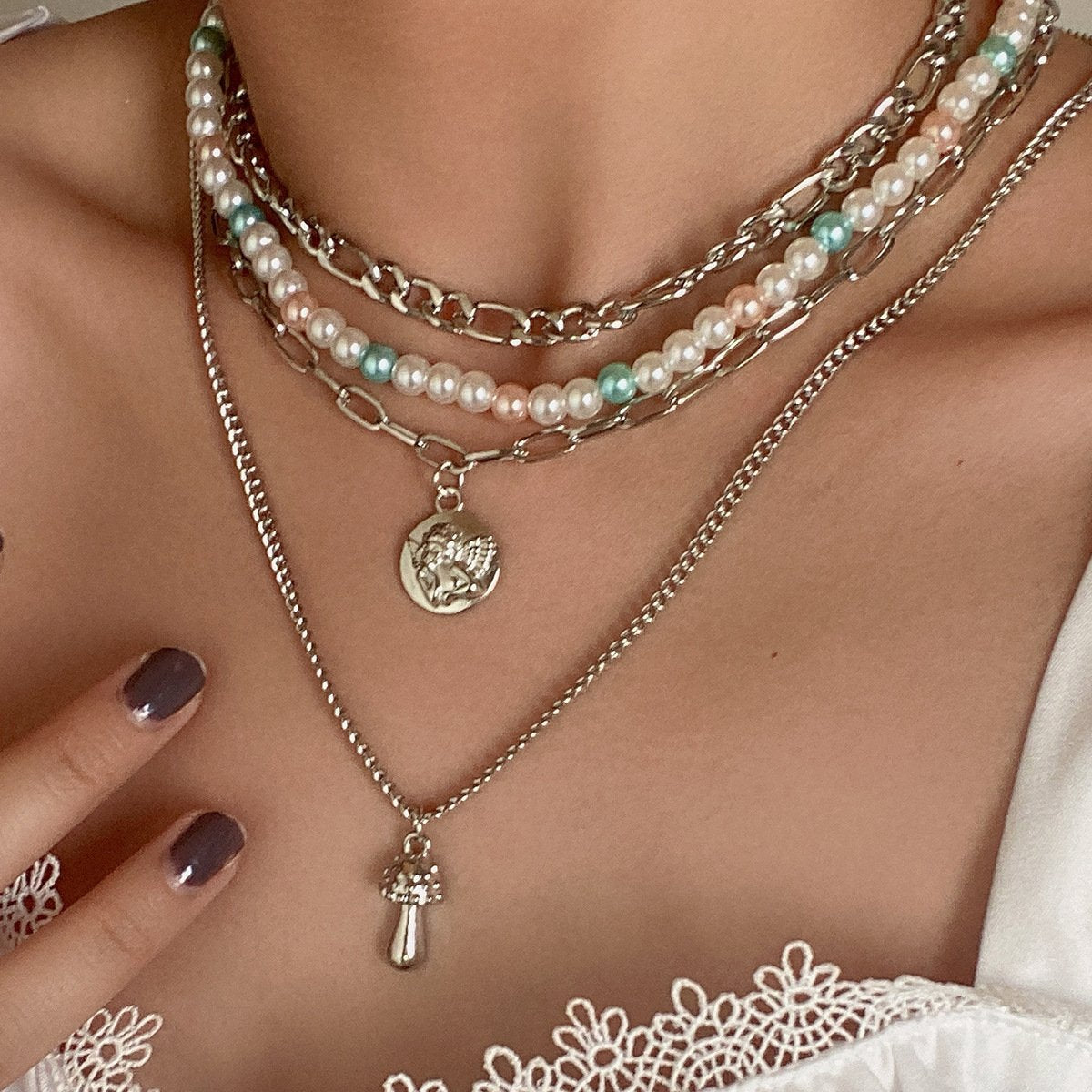 Rococo colorful imitation pearl clavicle necklace sweet and cool three-dimensional small mushroom metal portrait necklace