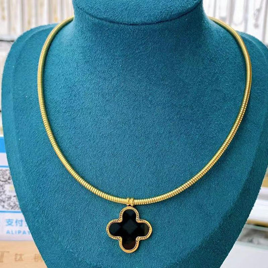 Niche design girl titanium steel lucky four-leaf clover necklace fashion high-quality black and white double-sided four-leaf clover necklace