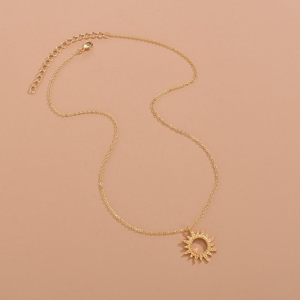 Fashion Alloy Pendant Necklace Women Retro Sunflower Clavicle Chain Accessories