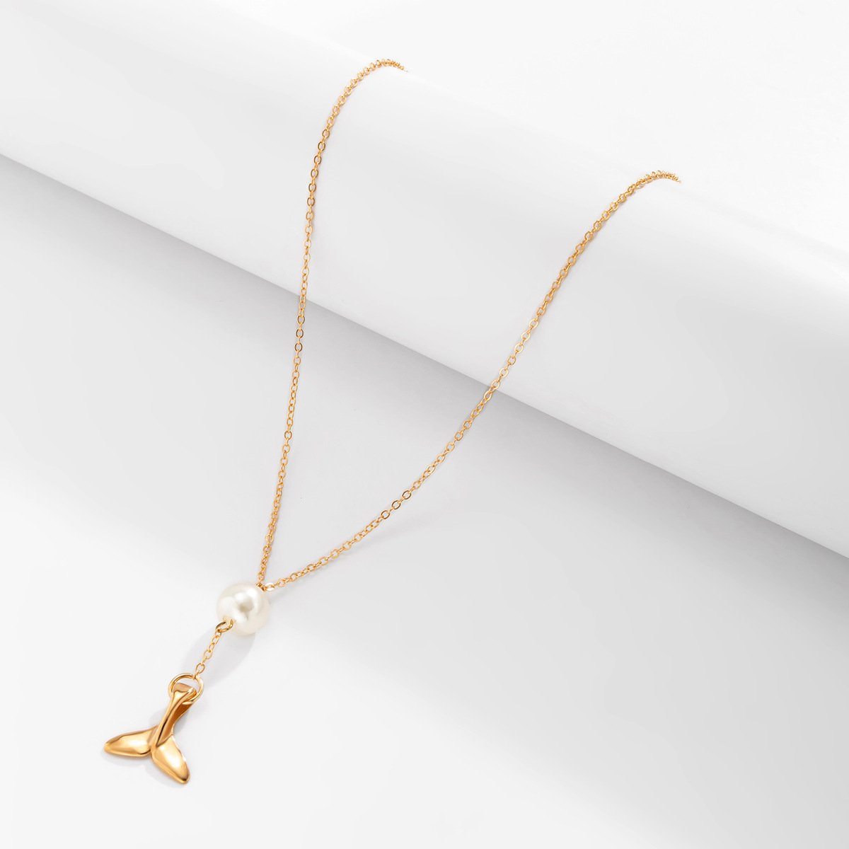 Jewelry simple and cold pearl fishtail necklace female niche all-match thin chain collarbone necklace