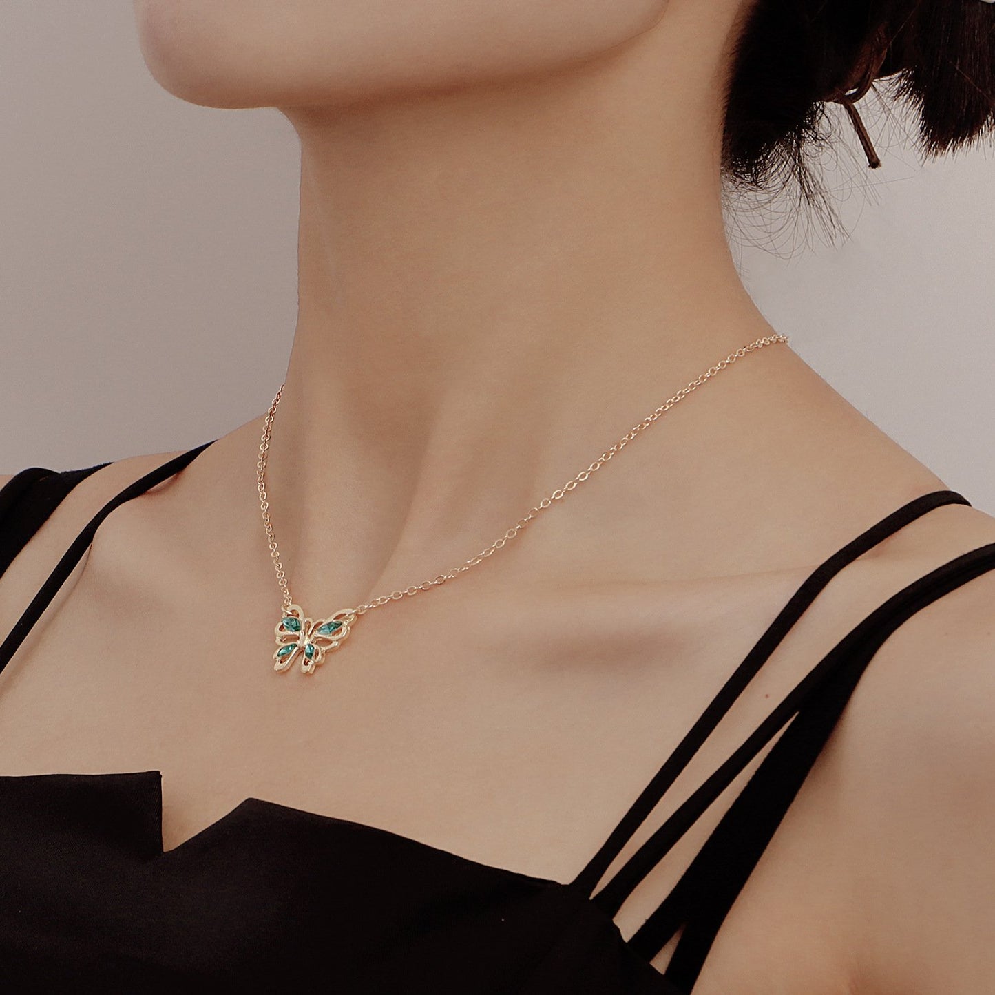 Jewelry Personality Emerald Butterfly Pendant Necklace Clavicle Chain Female Trendy Cool Fashion Cold Necklace