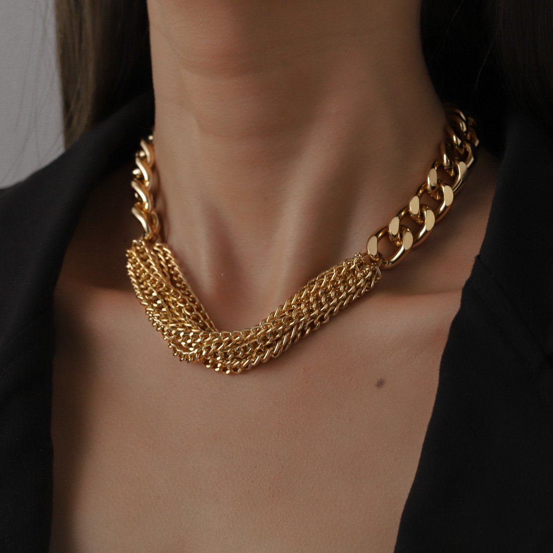 Ins personalized creative short tassel chain metal necklace niche design thick chain collarbone chain female