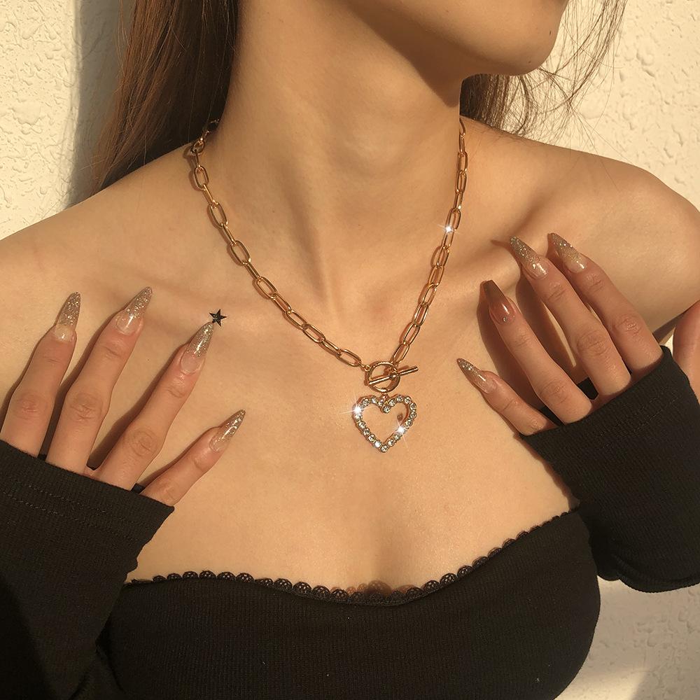 N8599 Simple Small Fresh Temperament Necklace Imitation Diamond Pentagram Retro Creative Clavicle Chain