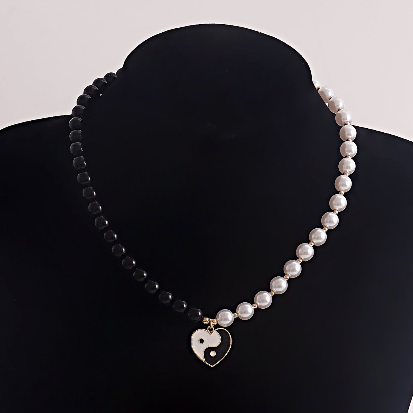 Ins dripping oil Tai Chi gossip love pendant necklace female accessories black and white pearl necklace