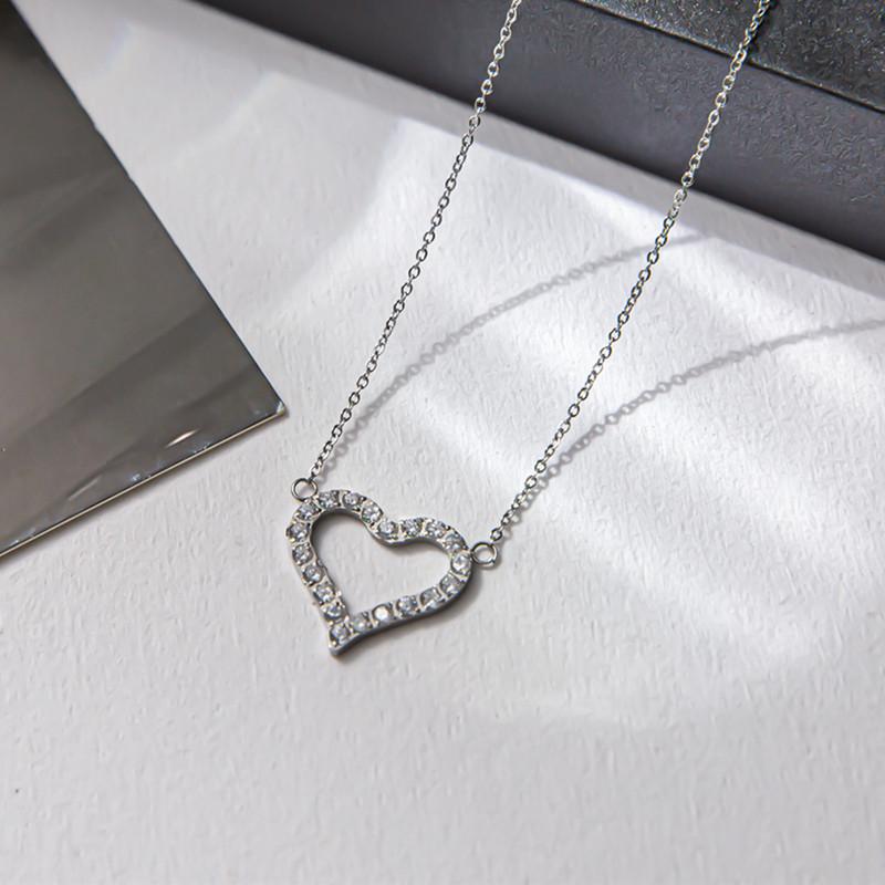 Titanium Steel Hollow Heart Necklace Ladies Full Diamond Exquisite Peach Heart Internet Celebrity Clavicle Chain Birthday Gift