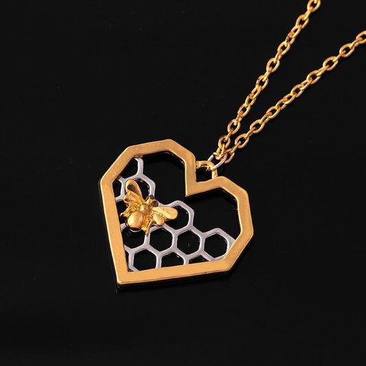 Fashion Jewelry Love Cute Honeycomb Bee Pendant Necklace Personality Insect Peach Heart Shaped Sweater Chain Batch