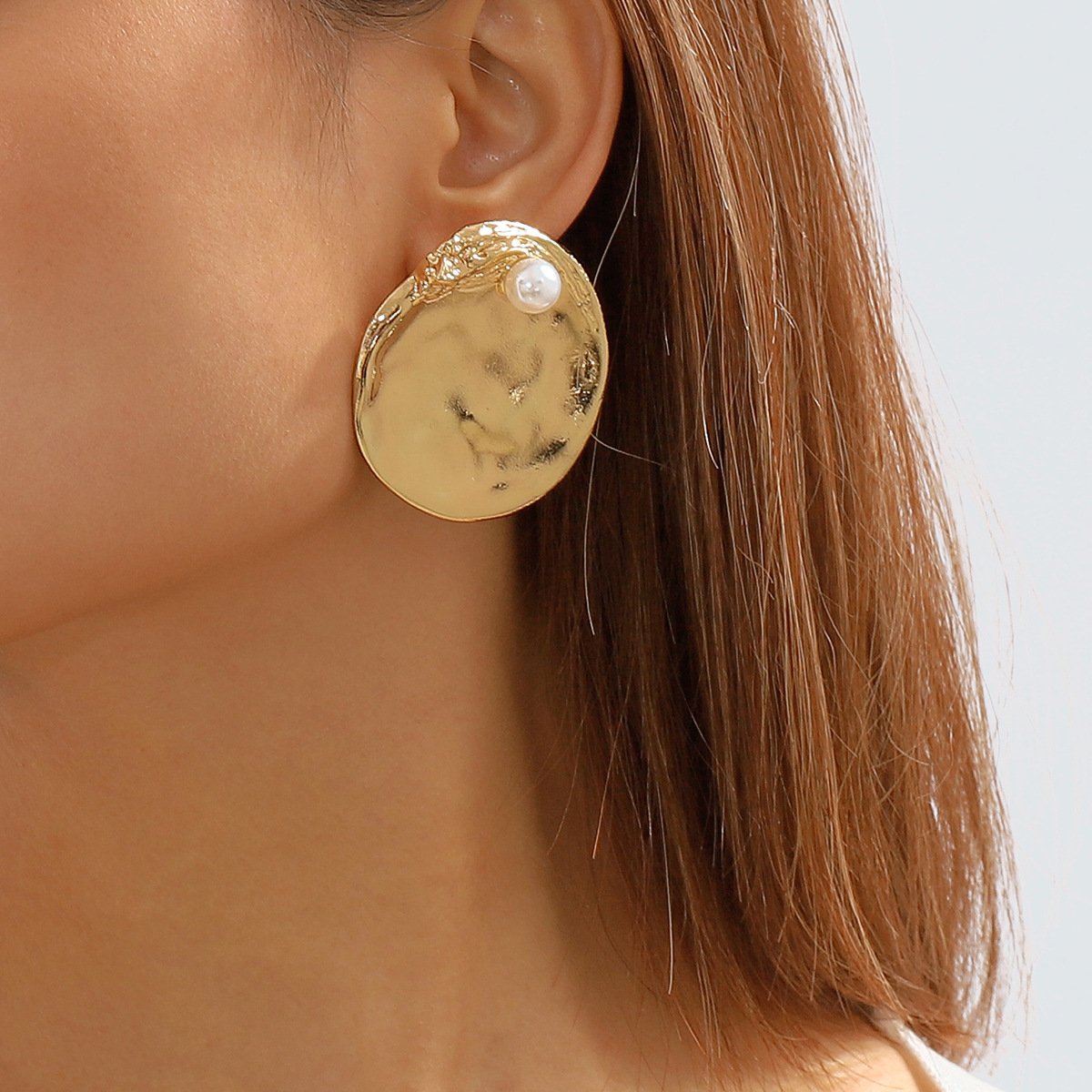 E11188 exaggerated retro heavy industry earrings ZA glossy geometric round niche metal texture earrings women
