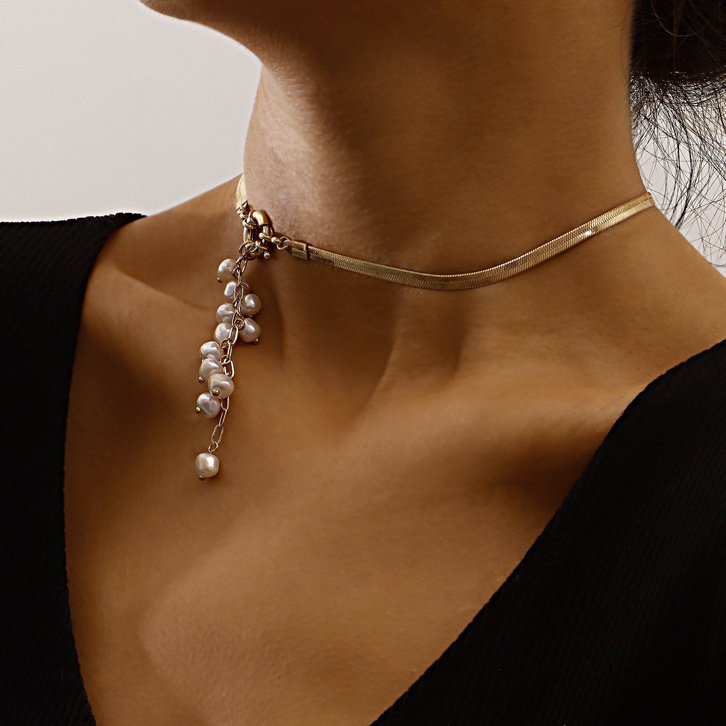 Jewelry Fashion Personality Pearl String Pendant Necklace Women's Trendy Model Light Luxury Snake Bone Chain Necklace