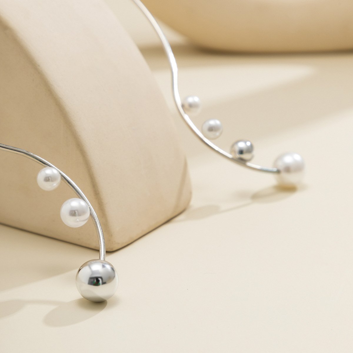 Jewelry Personality Geometric Asymmetric Imitation Pearl Open Necklace Niche Design Sense Round Bead Necklace