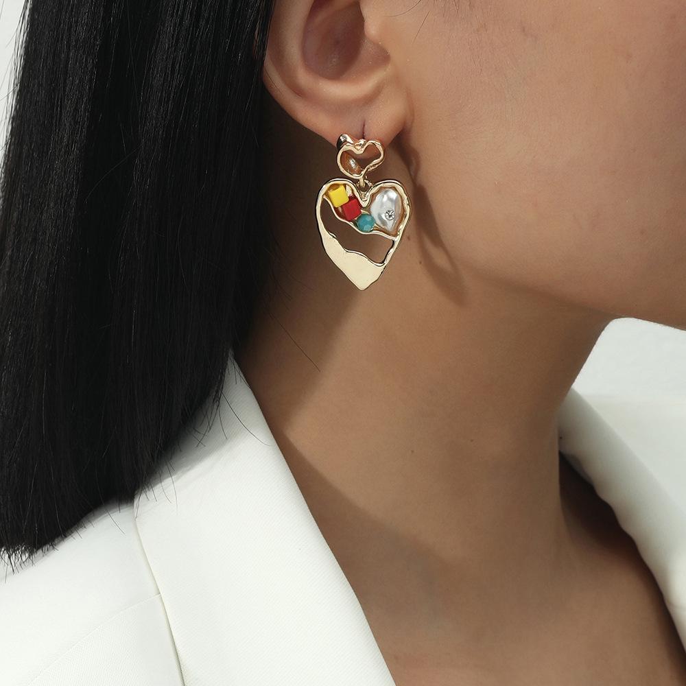 Baroque pearl crushed stone heart-shaped earrings temperament love earrings cute fresh contrast color peach heart earrings jewelry