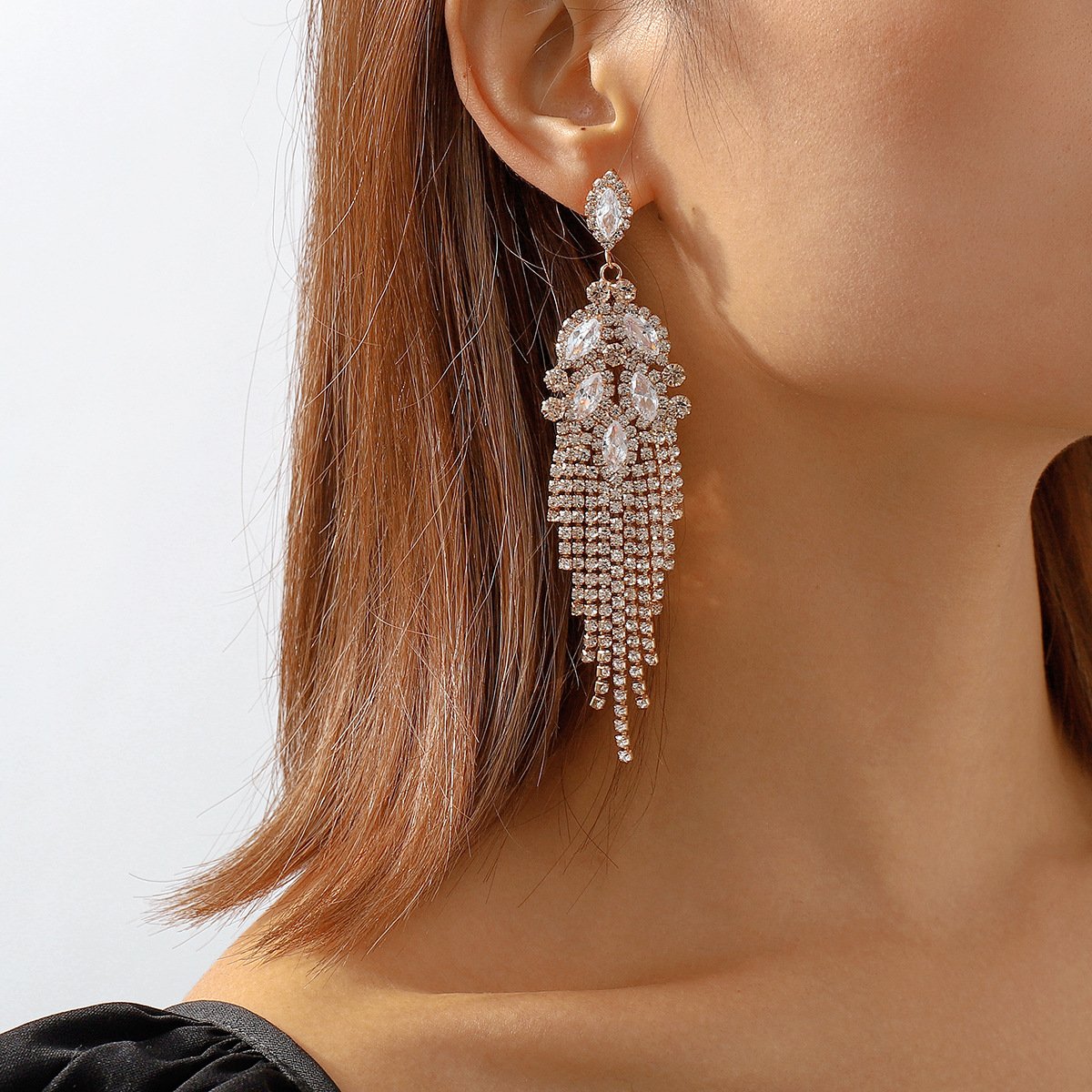 E1975 Retro creative rhinestone tassel earrings light and mature temperament dinner party party geometric earrings
