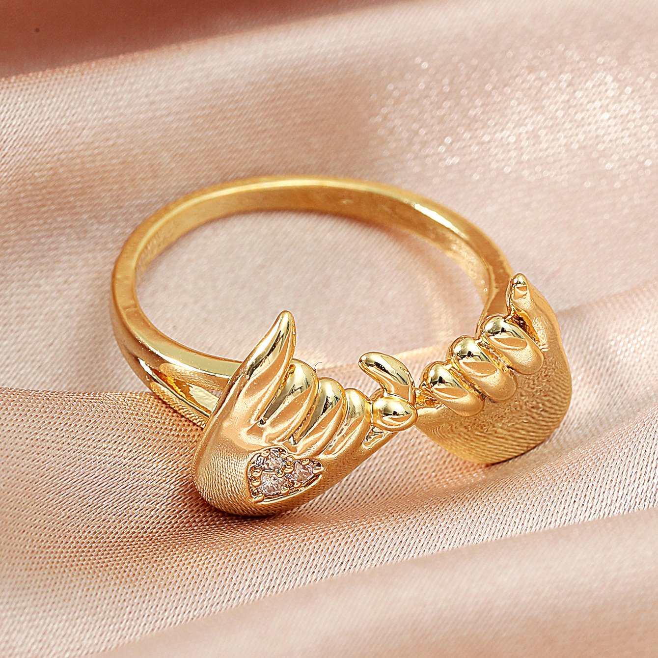 Creative golden zircon hand in hand ring fashion retro hook couple ring jewelry