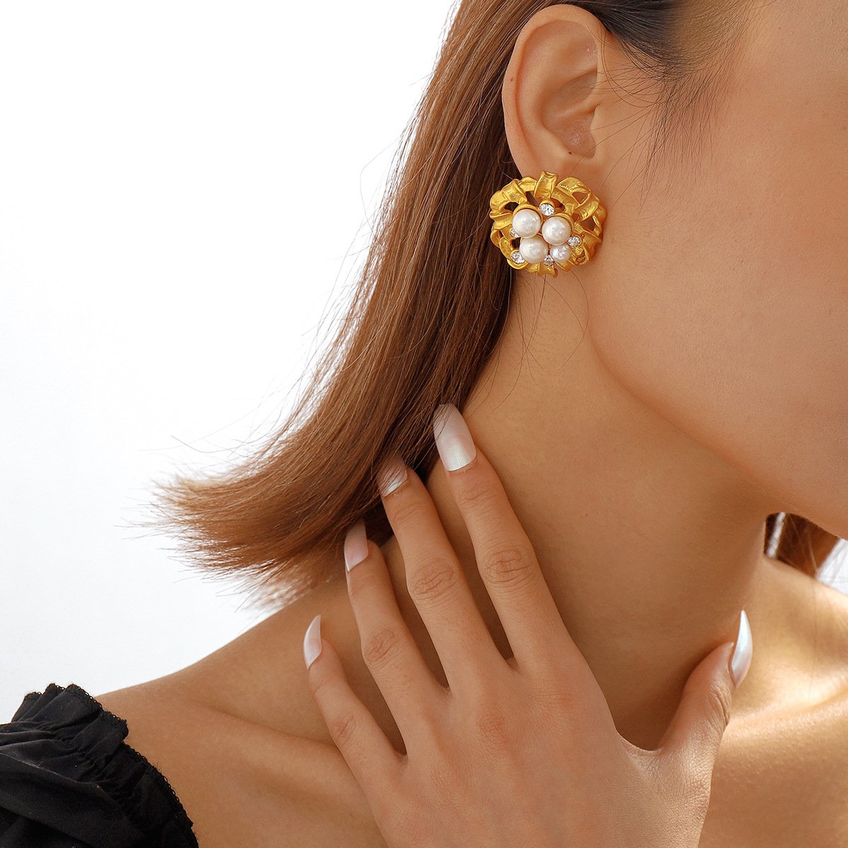 E1191 Xiaoxiang retro old pearl rhinestone earrings French court temperament hollow earrings