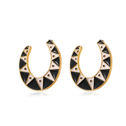 Retro Gothic U-shaped earrings hip-hop creative black and white grid horseshoe earrings exaggerated personality dripping oil earrings female