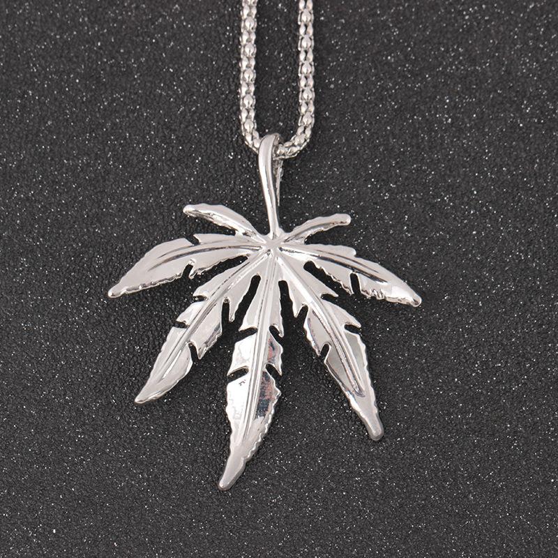Fashion Creative Maple Leaf Necklace Simple Sweet Leaf Clavicle Chain Jewelry
