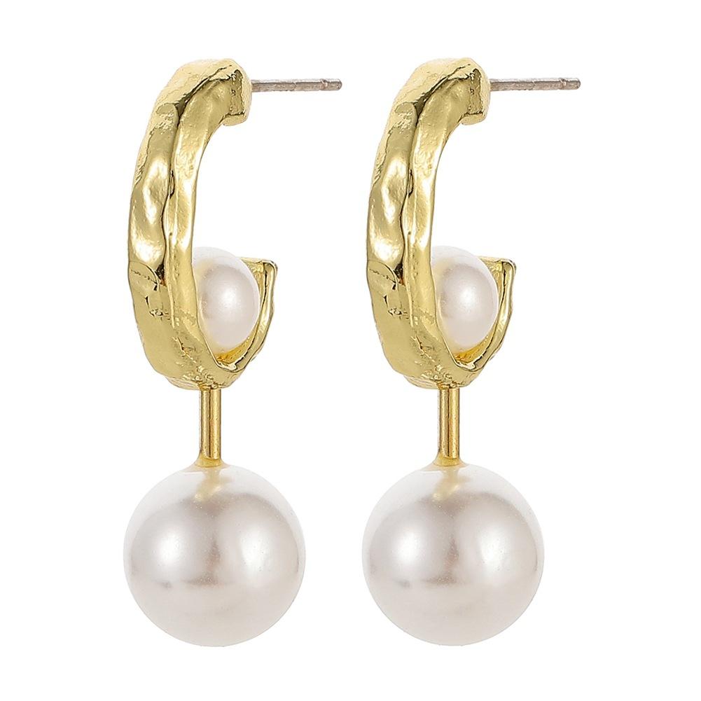 Ins niche design French temperament pearl earrings creative simple C word OL fashion all-match metal earrings