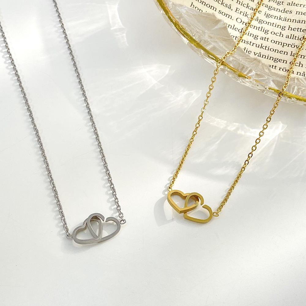 Double ring love interlocking necklace women's fashion light luxury metal geometric heart-shaped pendant sweater chain ins trendy clavicle chain