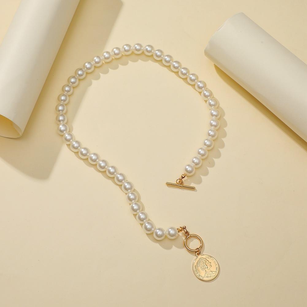 Ins temperament versatile necklace fashion metal ancient coins personality OT buckle short necklace pearl multi-element necklace