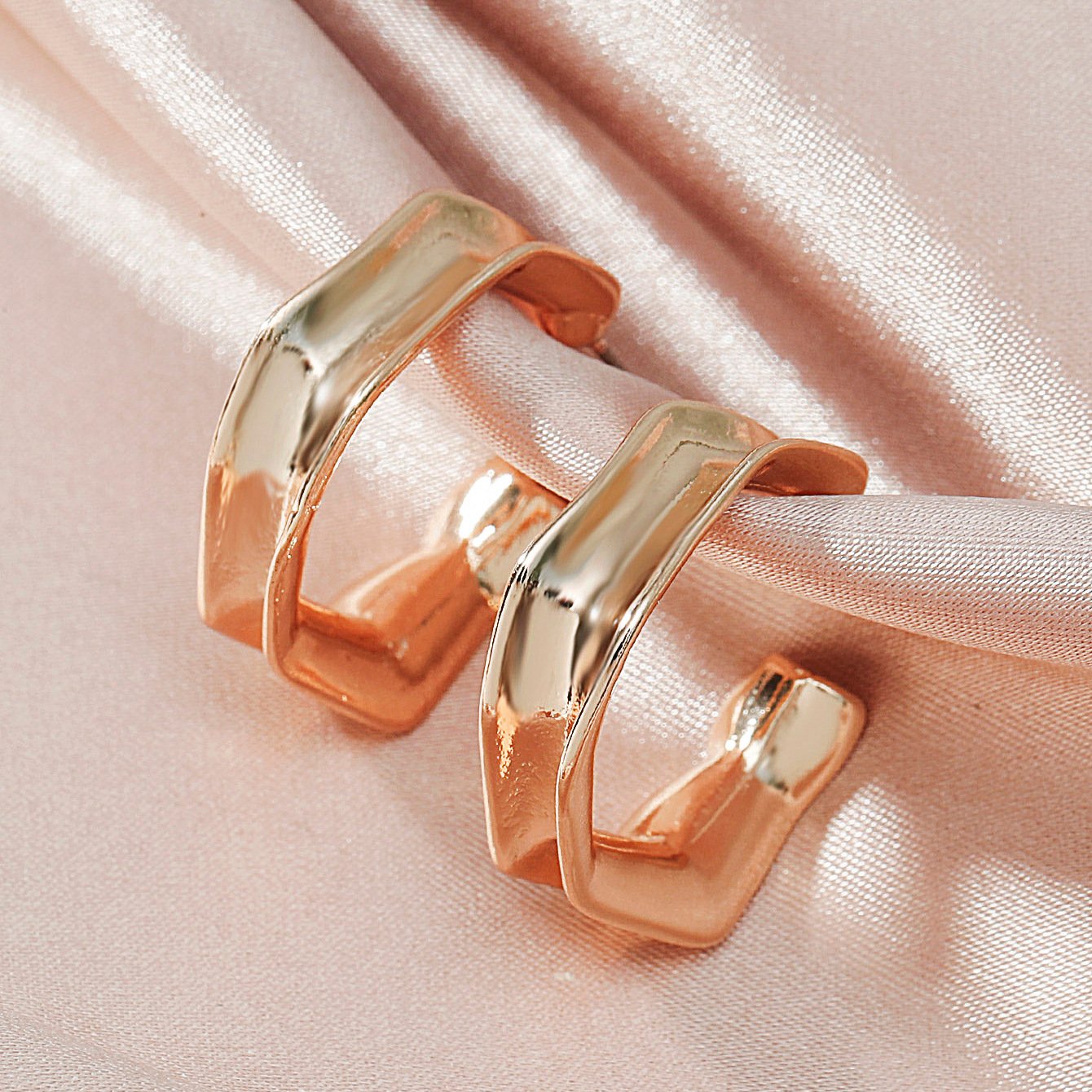 Exaggerated C-shaped geometric earrings ins cold personality retro metal earrings earrings female