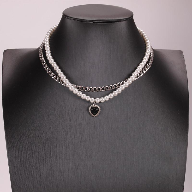 Ins net red temperament fashion special-shaped pearl love necklace black peach heart design collarbone chain