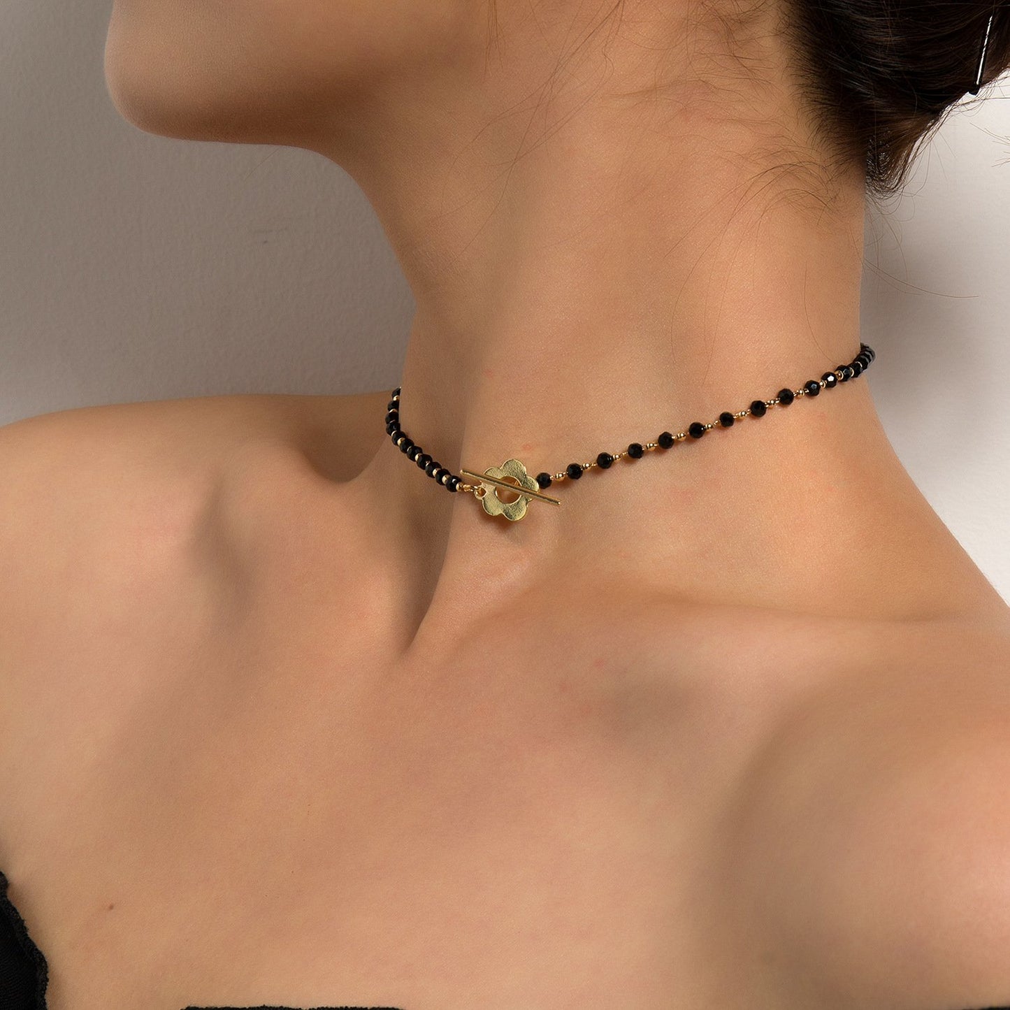 Jewelry Fashion Temperament Black Crystal Glass Bead Chain Simple OT Buckle Short Flower Necklace