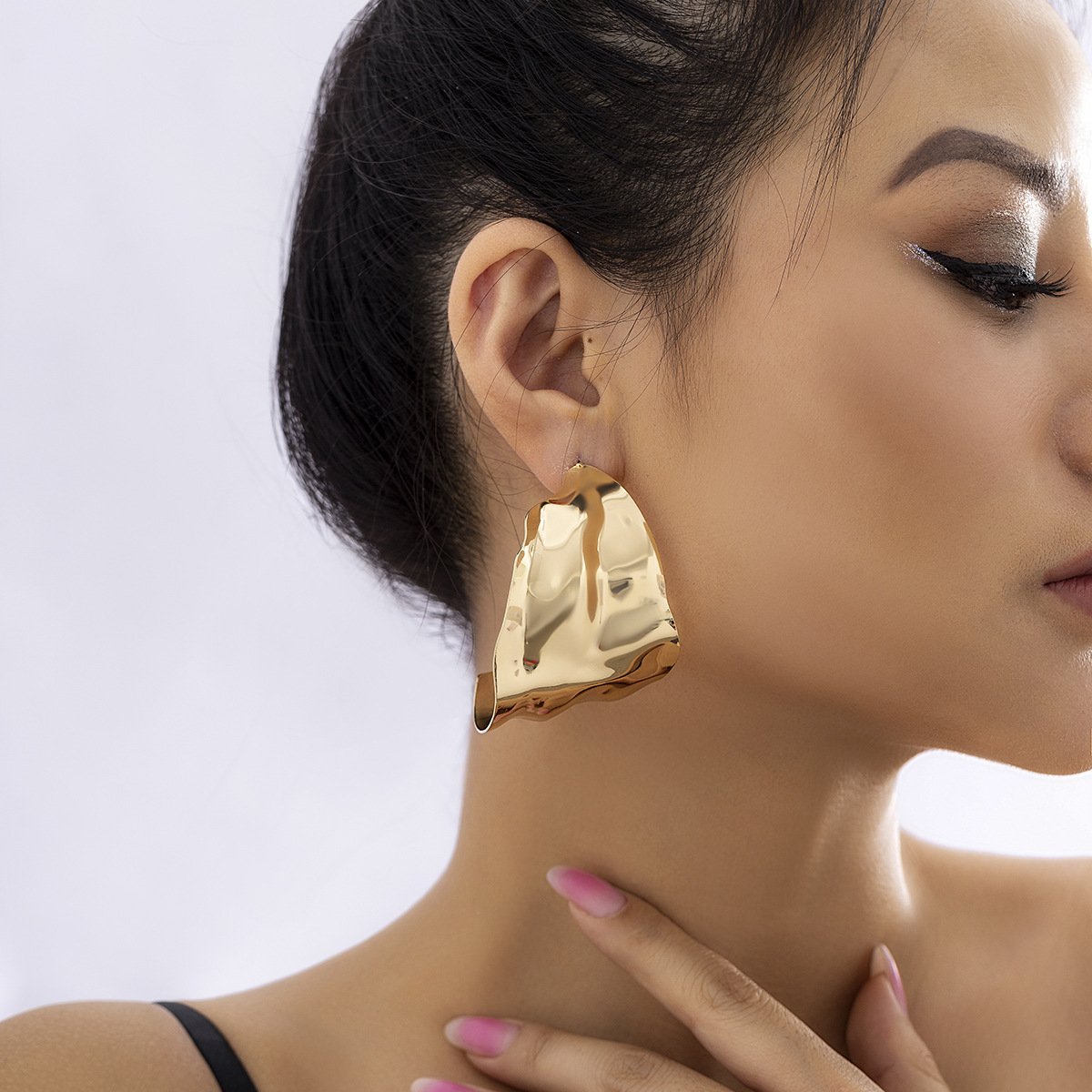 Jewelry Personality Cold Metal Sequin Earrings Female Niche Irregular Geometric C-shaped Earrings