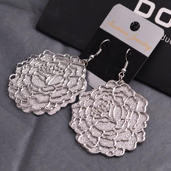 Palace Exaggerated Retro Hollow Flower Earrings Round Frosted Star Earrings of the Same Style