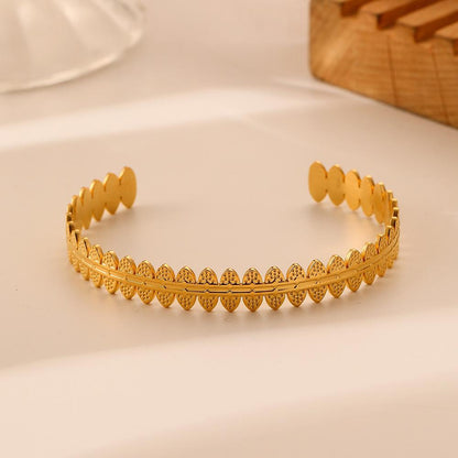 Simple and personalized stainless steel opening ladies oval concave-convex bracelet versatile fashion bracelet