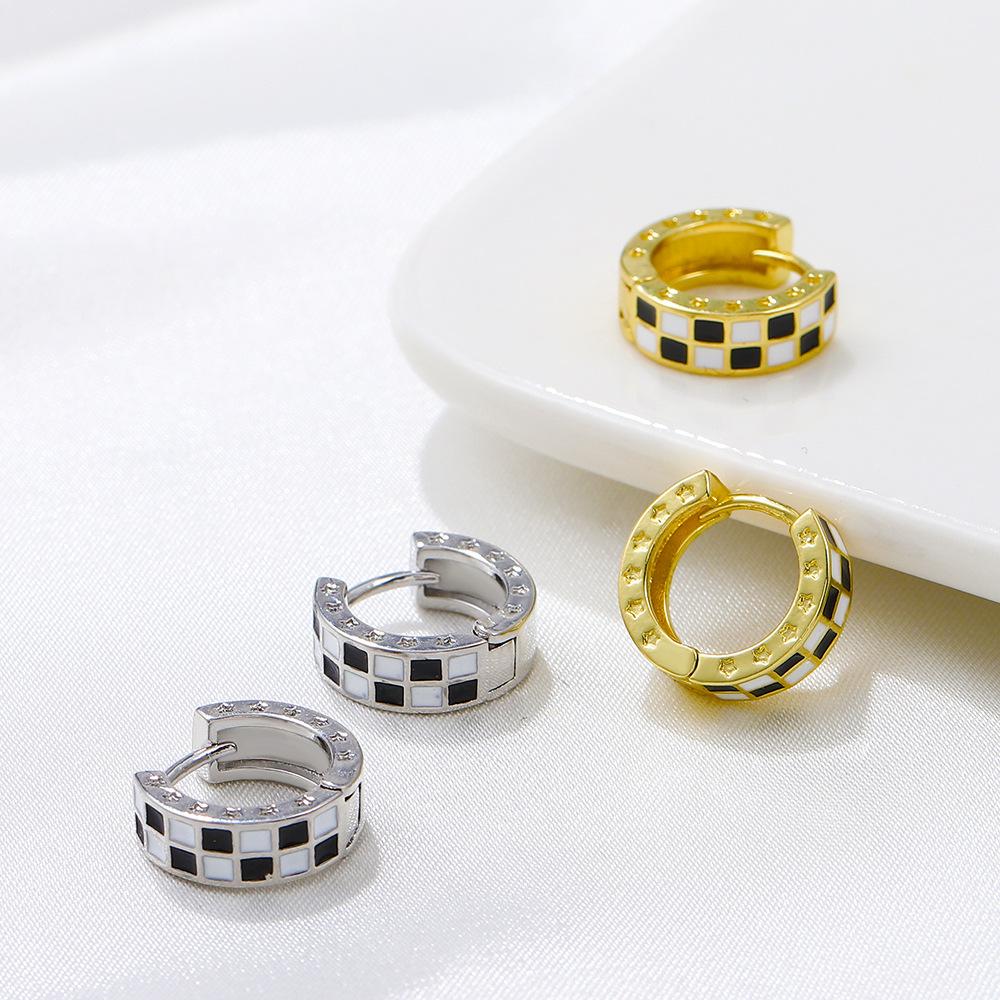 Ins black and white checkerboard lattice ear buckle female fashion temperament niche design geometric square earrings simple earrings