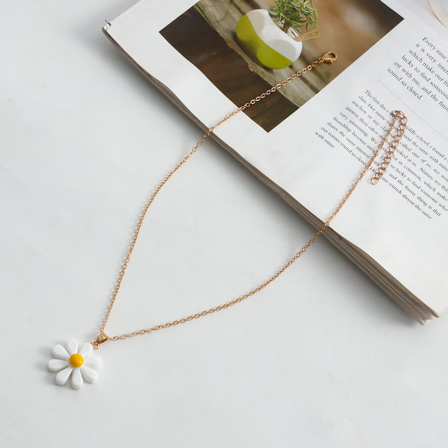 Jewelry Y2K Simple Small Fresh Petal Pendant Necklace Female Sweet Flower Tassel Clavicle Chain