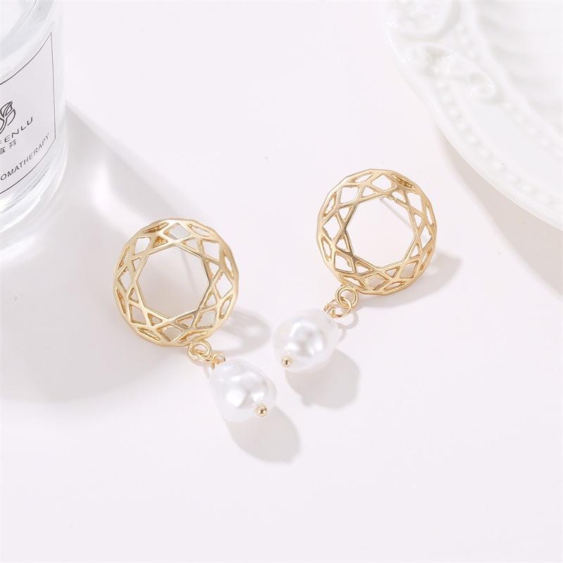 Earrings Round Mesh Hollow Pearl Women's Stud Earrings Personalized Geometric Earrings