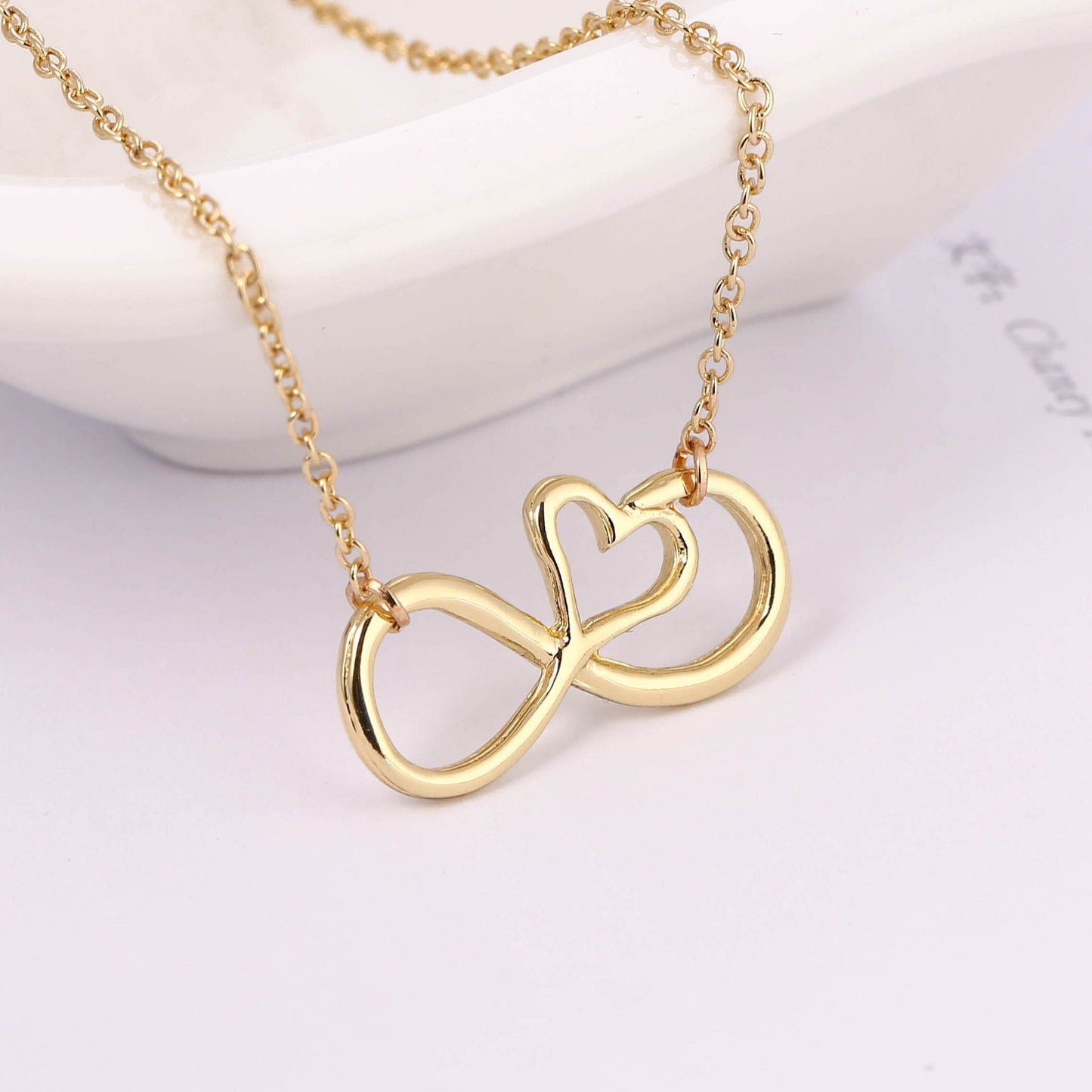 Creative 8-character love jewelry fashion simple love 8-character necklace exquisite short trendy pendant jewelry