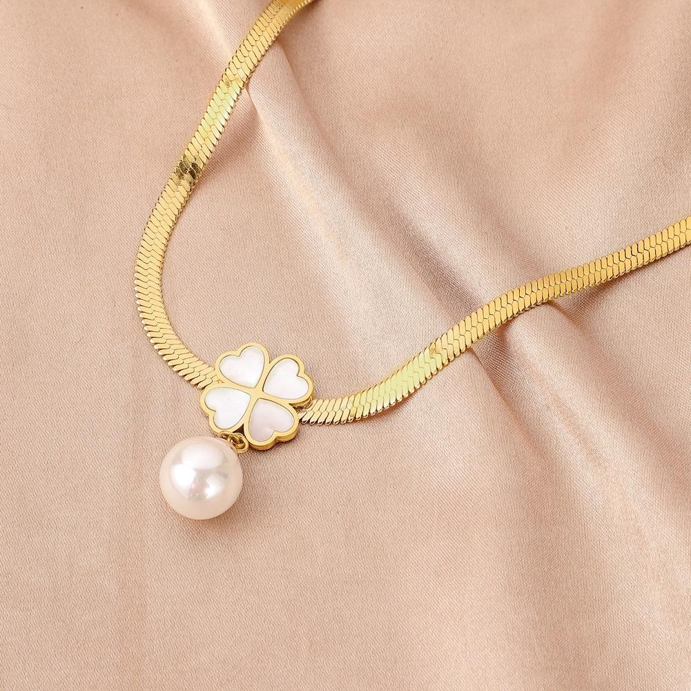 ins stainless steel four-leaf clover pearl shell necklace temperament light luxury simple item jewelry titanium steel clavicle chain