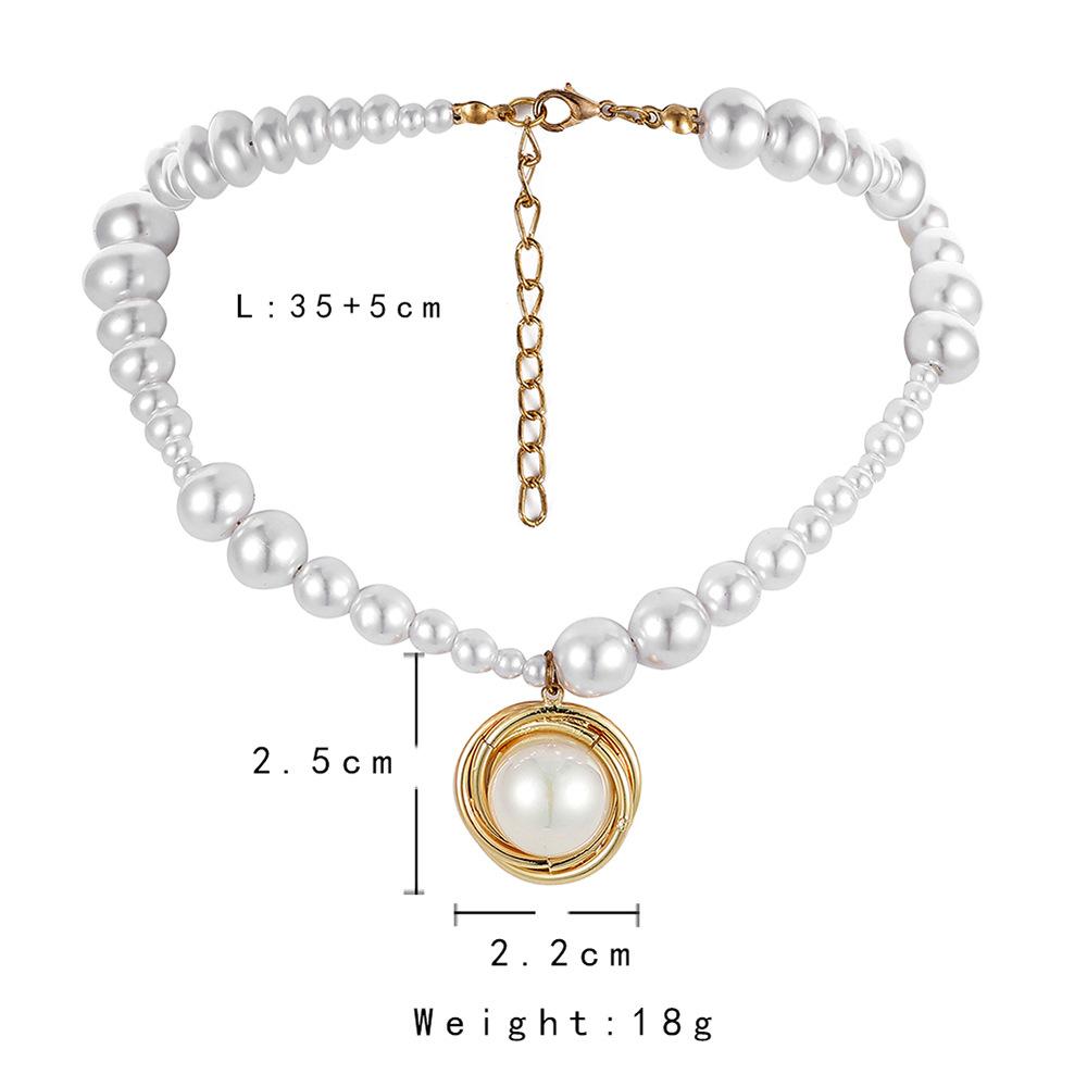Fashion French Irregular Pearl Round Card Pendant Trendy Elegant Temperament Sexy Clavicle Necklace