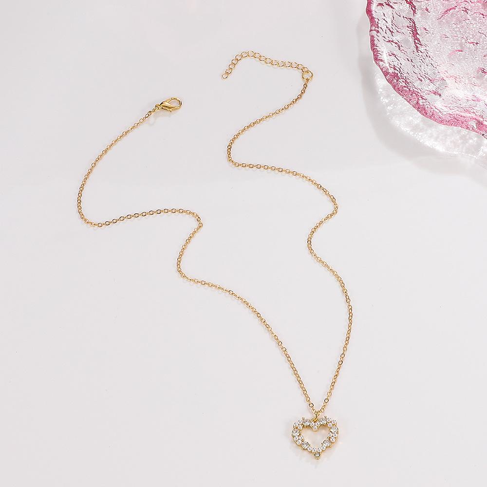 Ins Hollow Love Pearl Necklace Women's Fashion Light Luxury Niche Design Diamond Heart Pendant Clavicle Chain