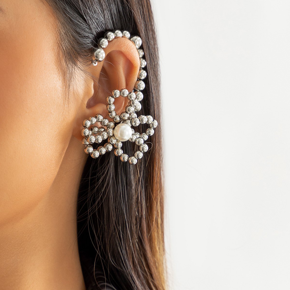 Jewelry design sense creative pearl flower earrings simple metal round beads without ear piercing earrings for women