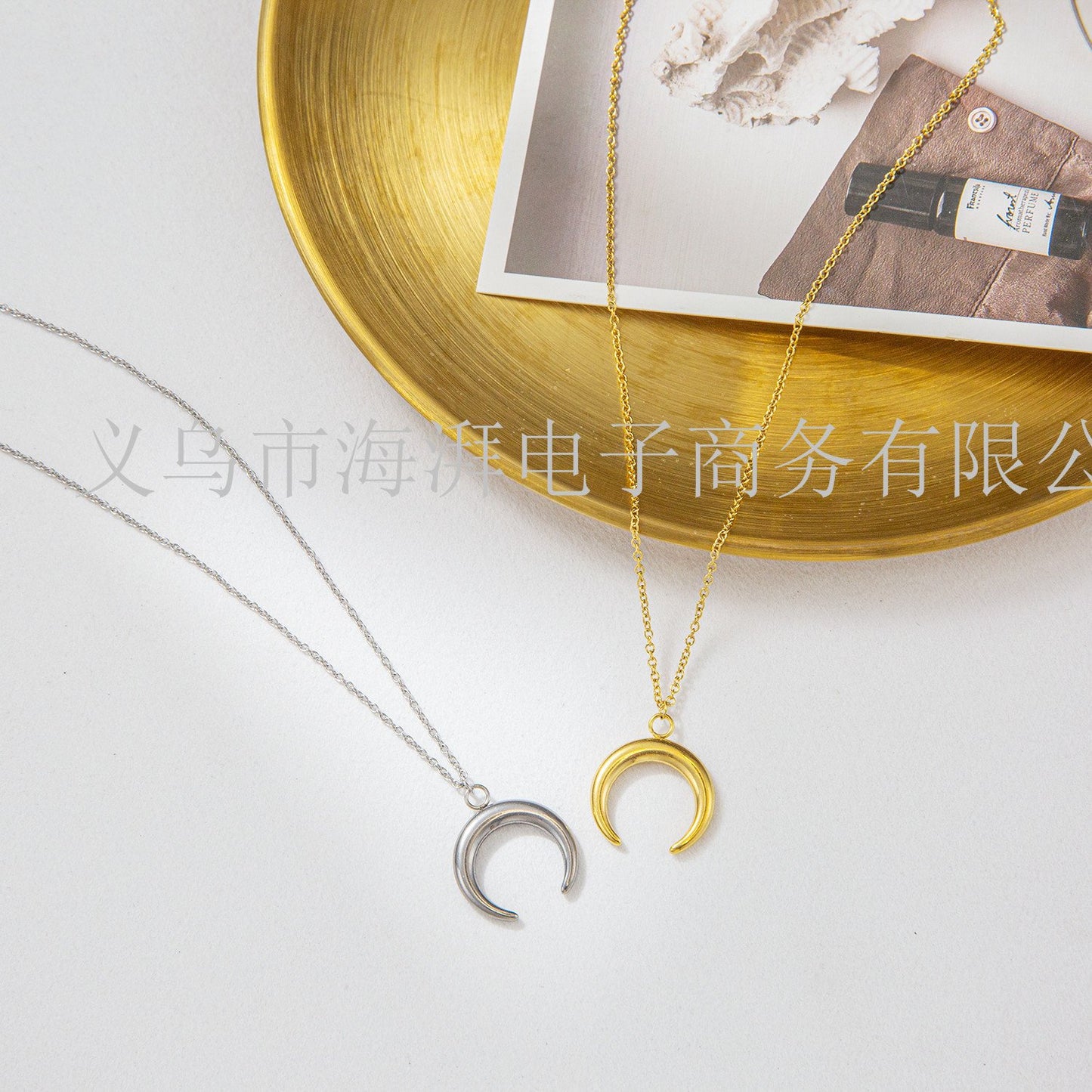 Necklace Simple Horn Titanium Steel Pendant Stainless Steel Polished Crescent Jewelry Necklace