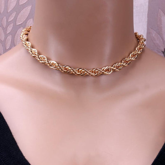 Jewelry Simple Single Layer Short Clavicle Necklace Women's Fashion Personality Geometric Twist Chain Necklace