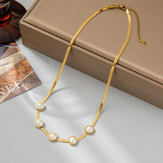 High-end Pearl Wide Flat Necklace Female Niche Design Sensation Lady Temperament Versatile Clavicle Chain Titanium Steel