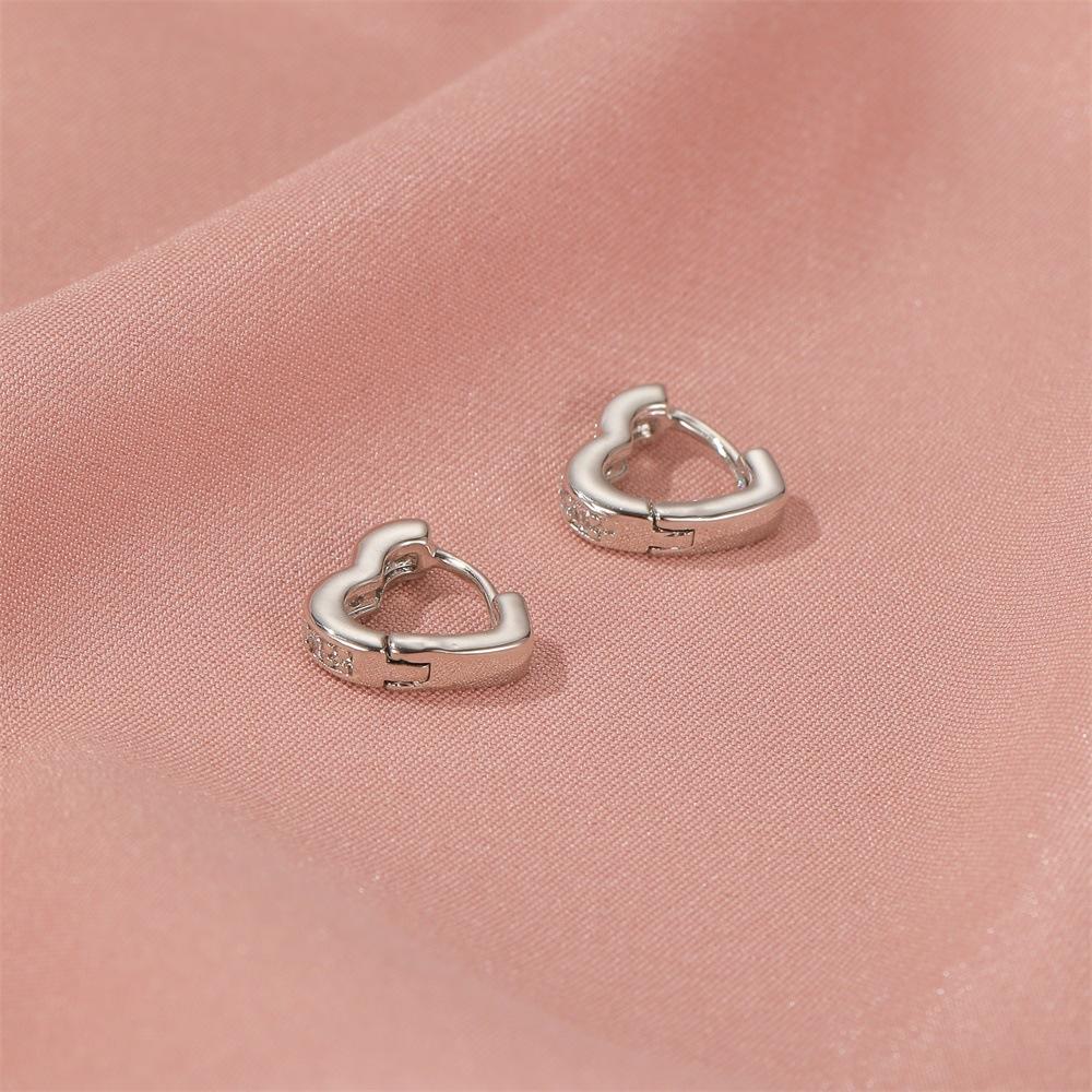 Simple hollow heart-shaped earrings temperament ladies sparkling diamonds zircon heart earrings trendy versatile commuting earrings