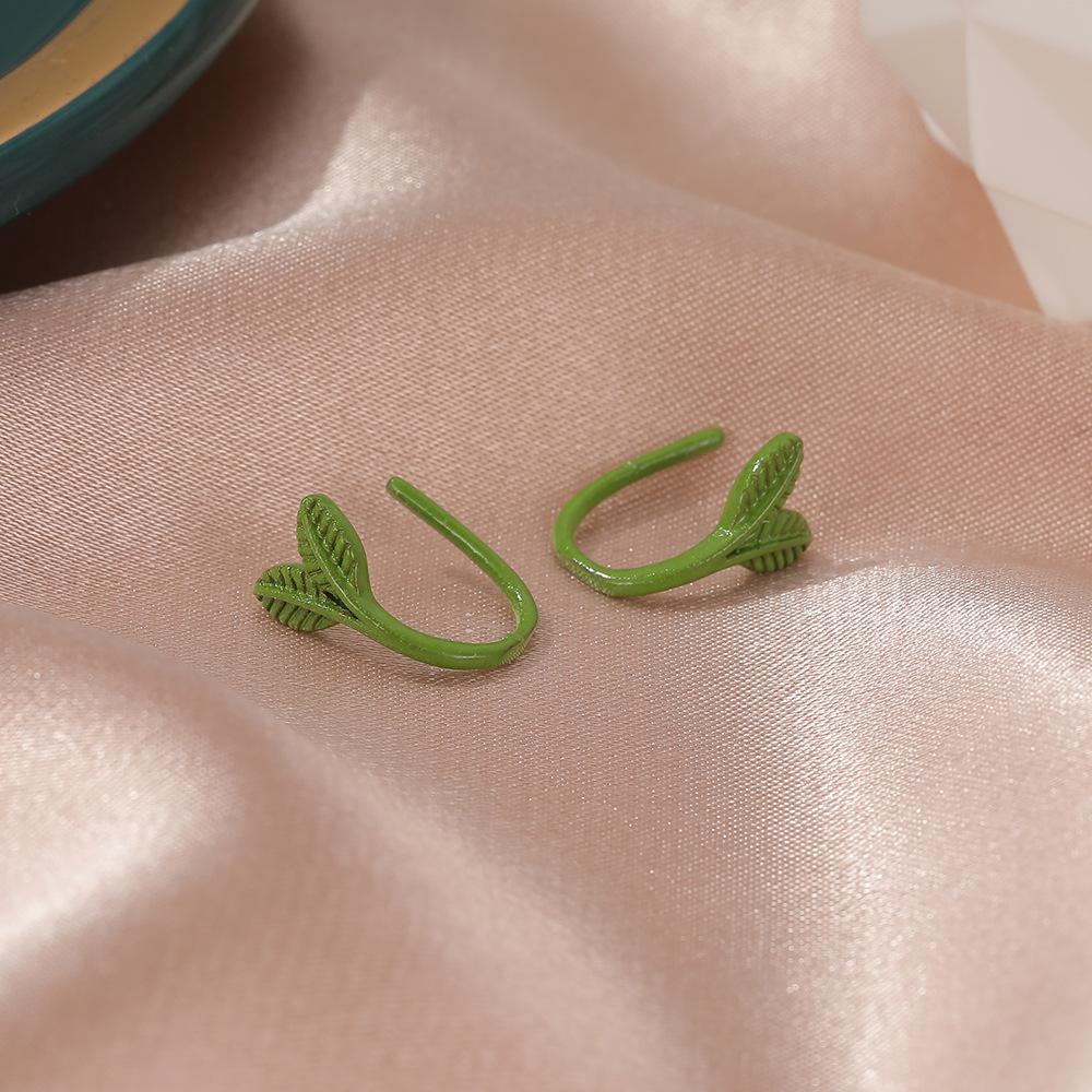 Small fresh and simple tree leaf earrings ins beautiful plant buds ear clips all-match earrings without piercings